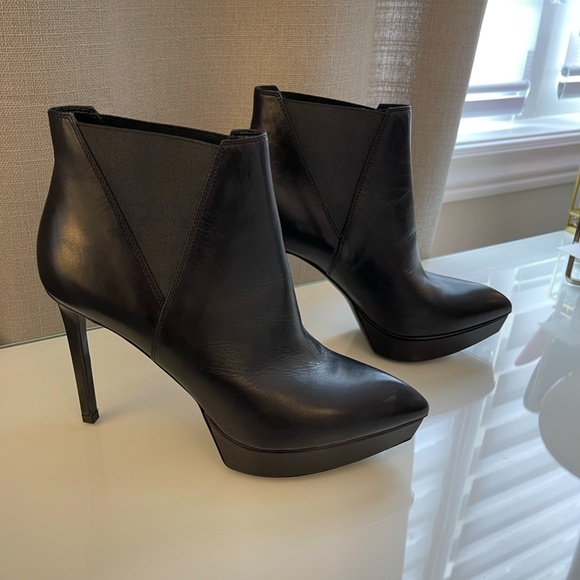 YVES SAINT LAURENT Black Leather Janis 105 Ankle Boots Size 37 - Picture 3 of 14